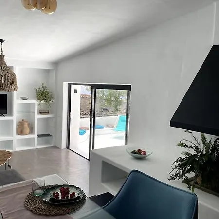 Cosy Finca, Sea Views, Jacuzzi 펜션 La Asomada (Lanzarote)