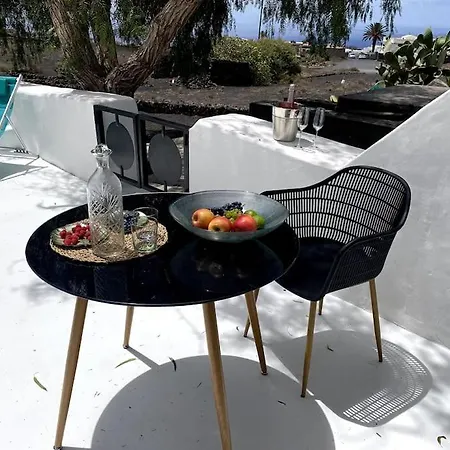 Cosy Finca, Sea Views, Jacuzzi 펜션 *